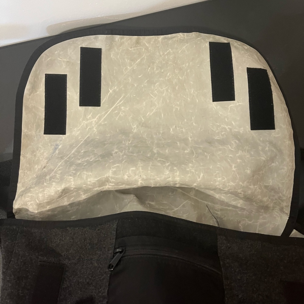 TIMBUK2 Black Messenger Bag barely used! Built to last! - Picture 8 of 11